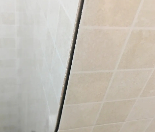 巴宜瓷砖空鼓维修公司分享阳台瓷砖脱落的修复过程可以分为以下几个步骤