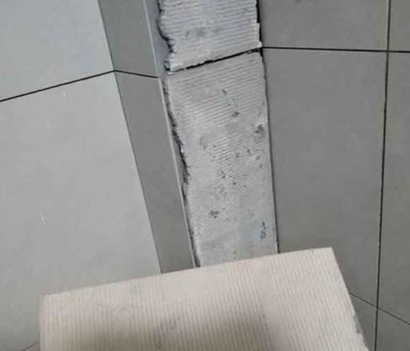 巴宜瓷砖空鼓维修公司分享下厨房瓷砖脱落的补救措施。